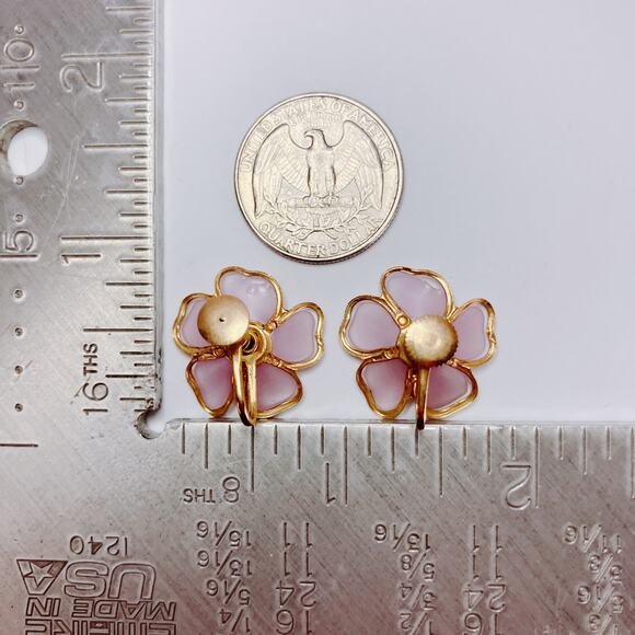 Vintage 1950s Pink Moonglow Floral Screw Back Earrings Gold Tone Feminine Pastel - Picture 9 of 11